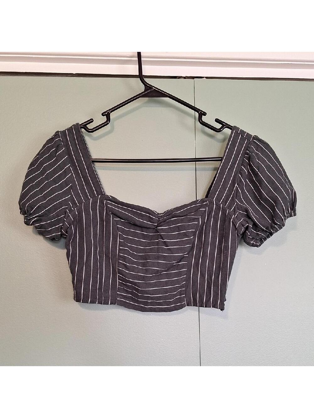 Me To We Green Striped Off Shoulder Crop Top Size Medium